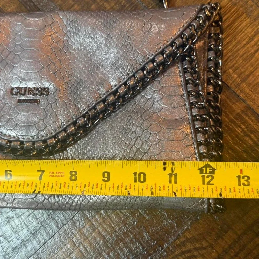 Vintage Guess Y2K‎ Silver Snakeskin Crossbody Clutch Metallic Chain Bag